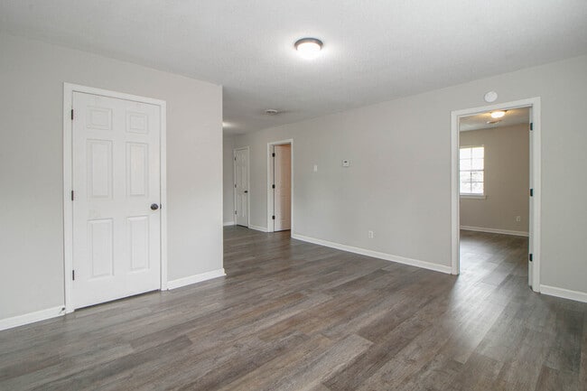 Building Photo - 404 -03 Thompsonville Lane