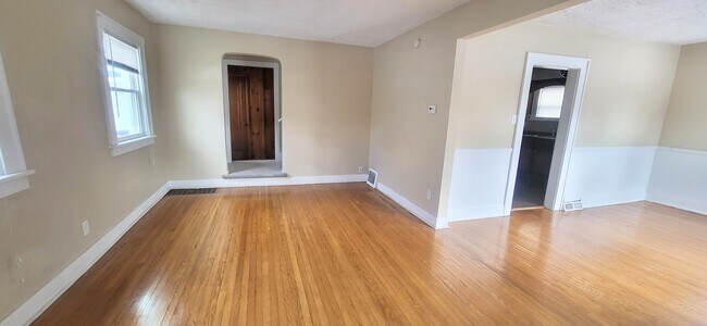 Foto del edificio - 2021 Kenwood Ave