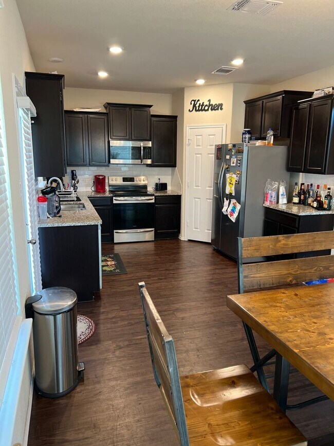 Foto del edificio - NEW IN MANAGEMENT - COMING SOON!