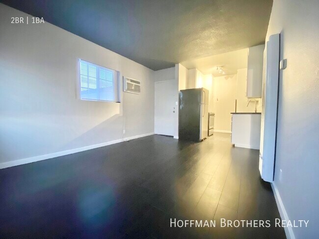 Building Photo - 5940 San Fernando Rd