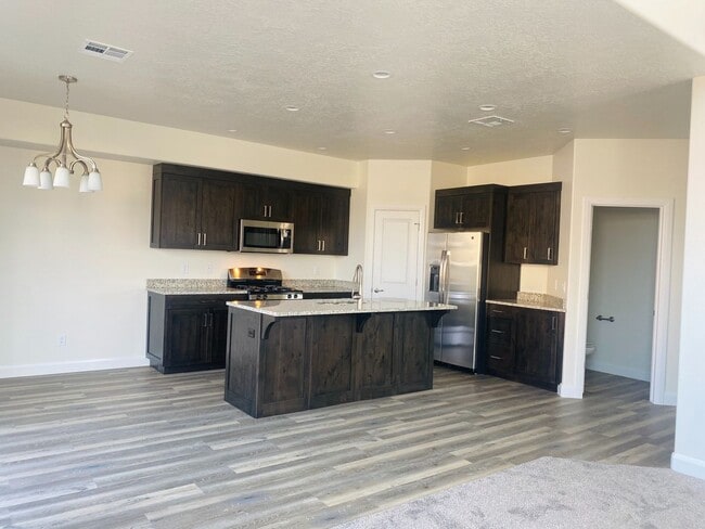 Building Photo - Townhome in Hurricane