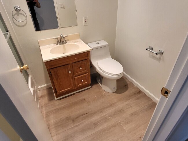 Building Photo - Belmont Shore- rent reduction-condo 4 bloc...