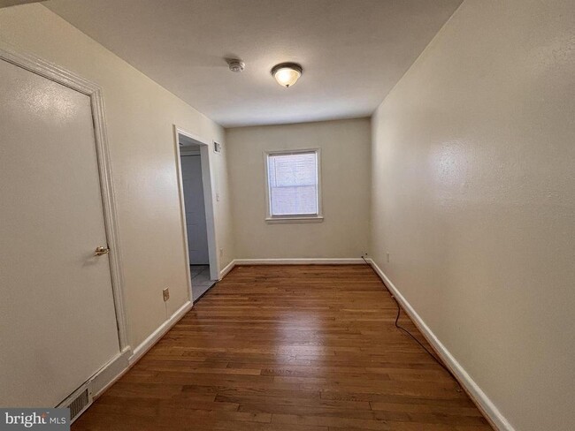 Building Photo - 2575 Iverson St