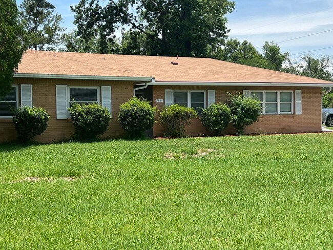 Building Photo - Large 4-bedroom home in San Jose neighborhood