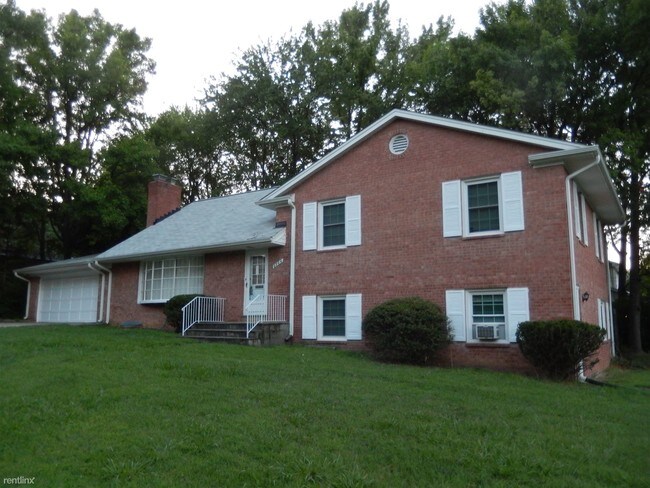 Building Photo - 6804 Calverton Dr