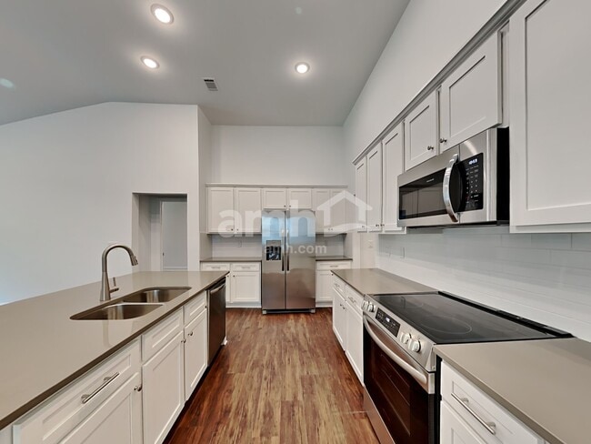 Building Photo - 204 Latitia Lane