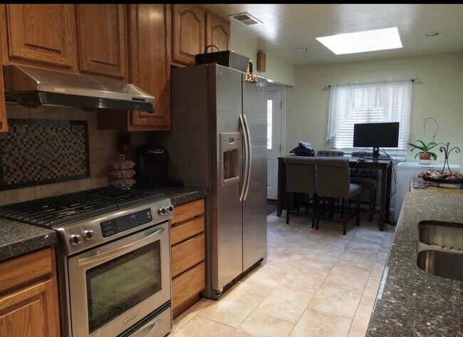 Foto del edificio - 1079 Bradford Dr