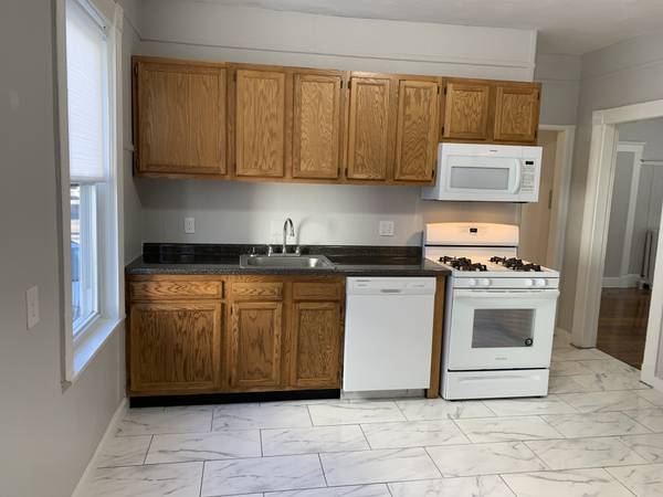 Building Photo - 25 Linden St