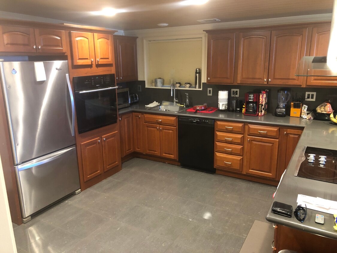 Kitchen - 3344 Sandy Way