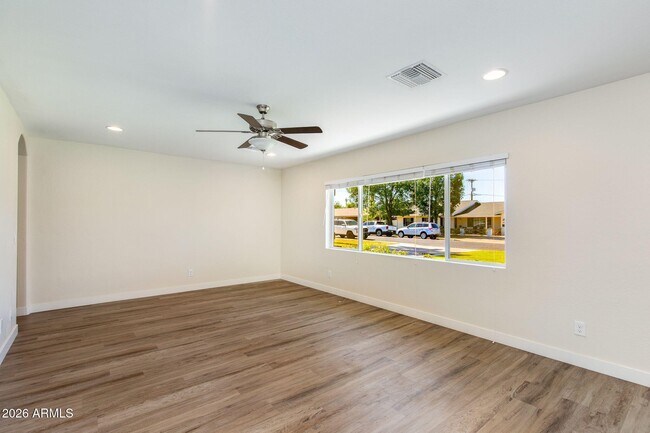 Foto del edificio - 5002 E Mitchell Dr