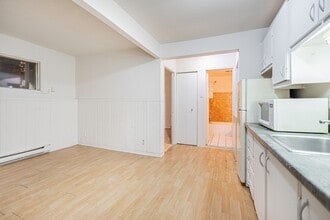 Building Photo - 444 Rue Moreau
