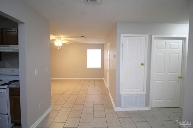 Building Photo - 7135 Pearson Rd