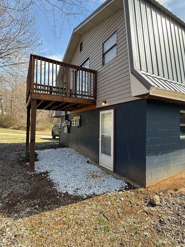 Foto del edificio - 4709 McCloud Rd
