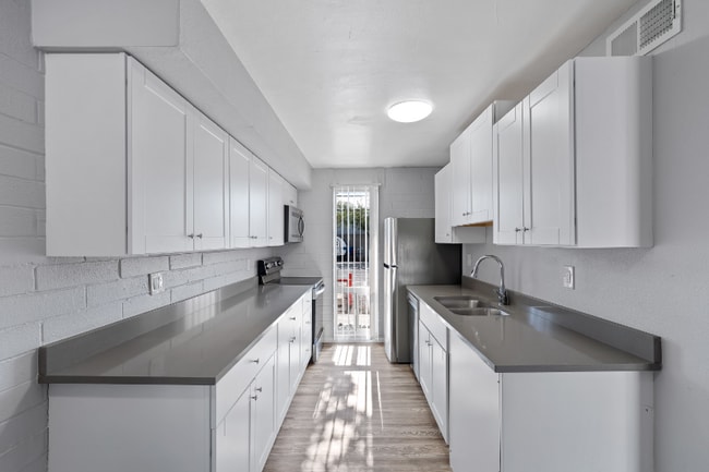 Foto del edificio - 5570 E Hampton St