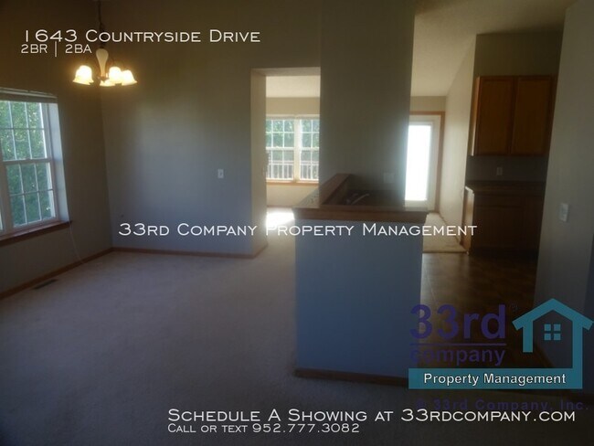 Building Photo - Fantastic 2 Bedroom/2 Bath Townhome in Sha...