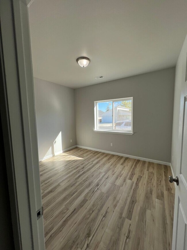 Foto del edificio - RENT REDUCED-HOME FOR RENT IN SOAP LAKE!