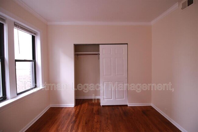 Building Photo - 5028 N Kimball Ave