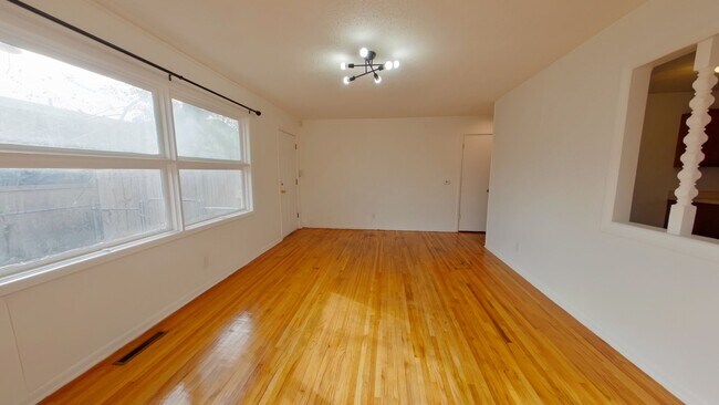 Foto del edificio - 2215 S Millwood Ave