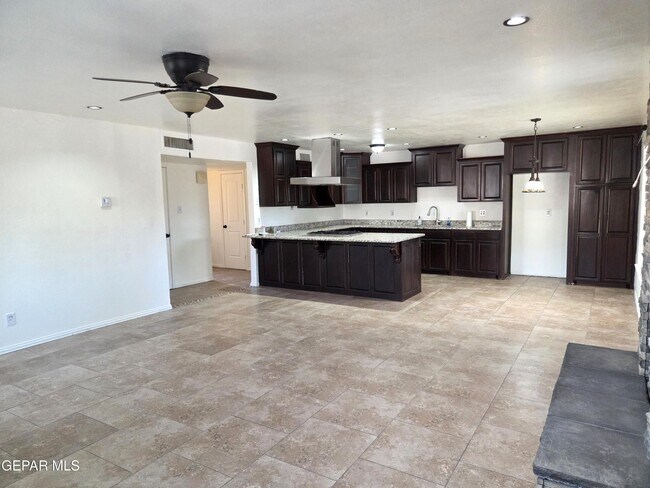 Foto del edificio - 15341 Werling Ct