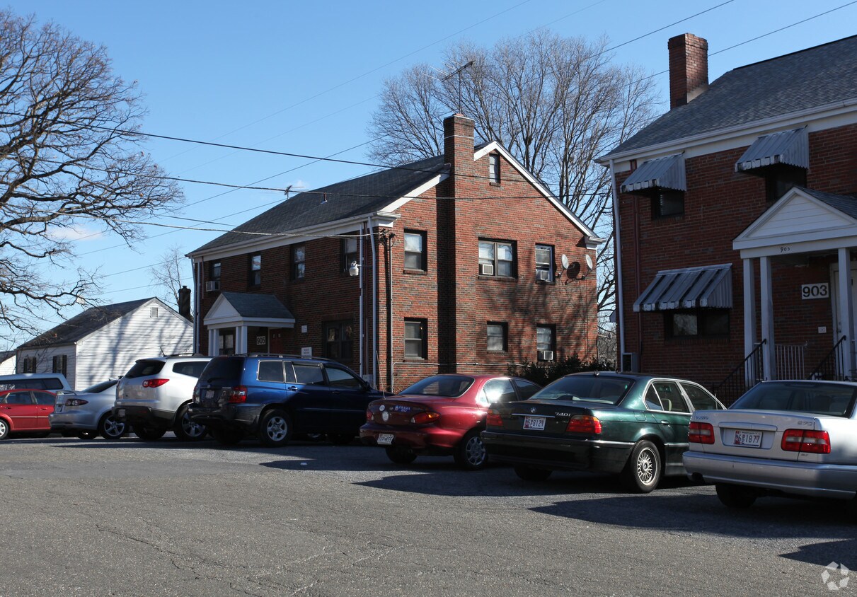 Building Photo - 905 Fairview Ave