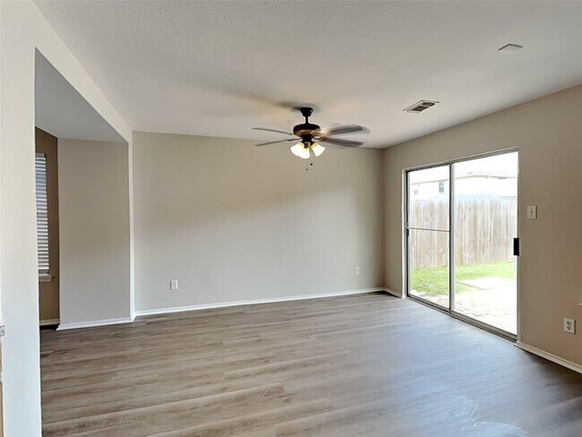 Foto del edificio - 1207 Hannover Blvd
