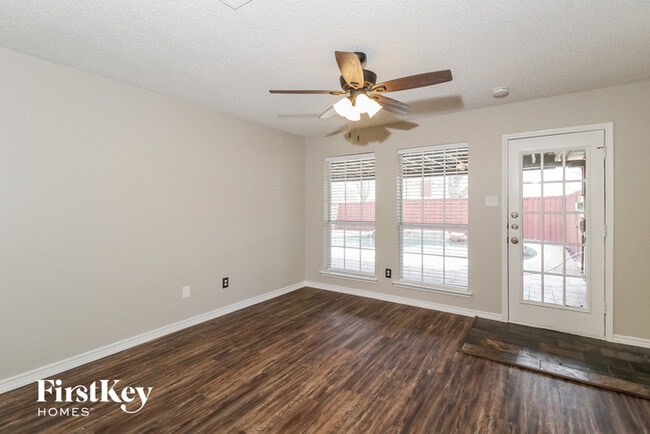 Building Photo - 2804 Pinnacle Dr
