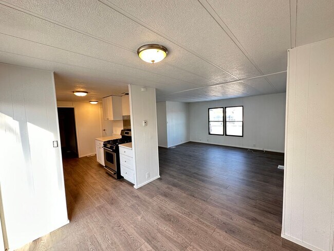 Foto del edificio - This charming trailer has been lovingly updated and is move-in ready.