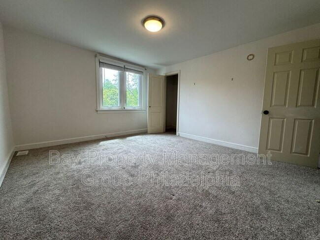 Building Photo - 2369 Bond Ave