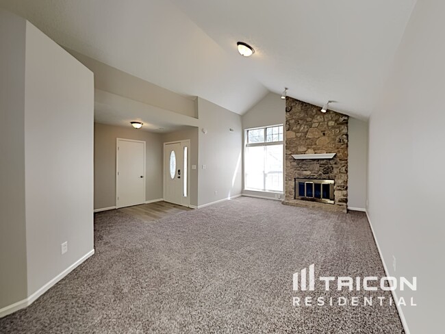Building Photo - 3324 Oak Tree Dr S