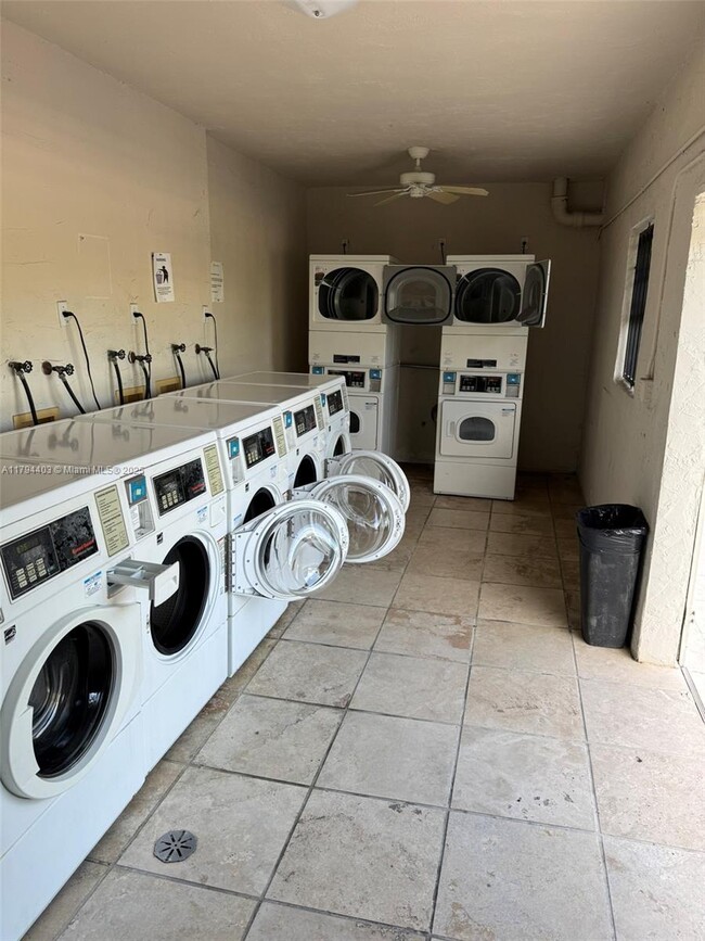 Foto del edificio - 8600 SW 67th Ave