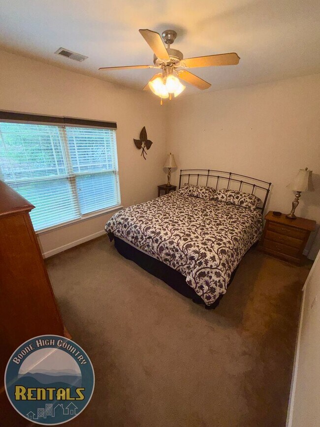 Foto del edificio - Fully Furnished Spacious 2 Story Condo at Pine Ridge