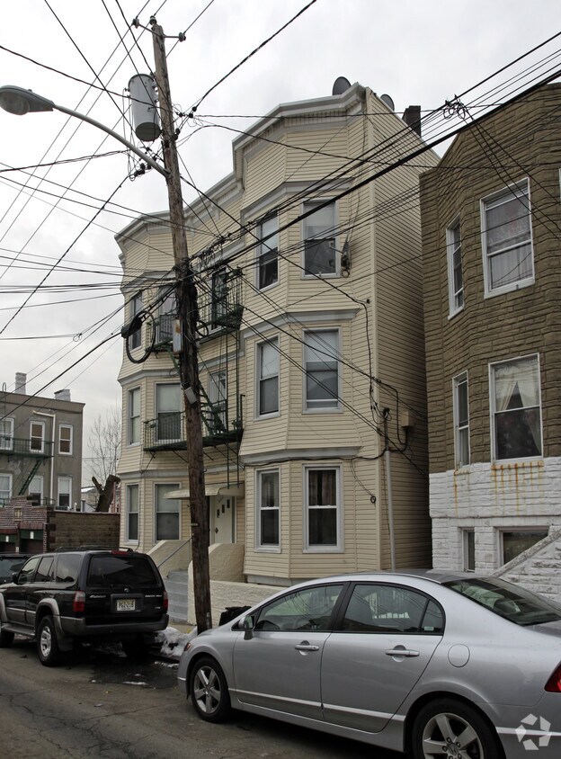 Foto del edificio - 6109-6111 Washington St