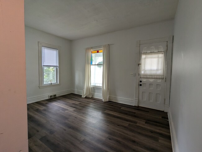 Living space - 529 Hopson St NE