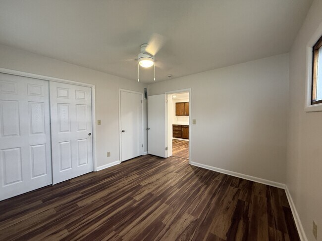 Foto del edificio - 211 E Park St