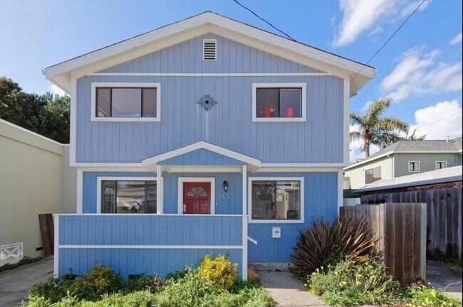 Building Photo - 2 bedroom in Oakland CA 94602