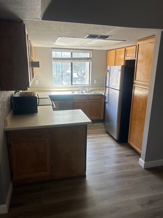 Foto del edificio - 1905 E University Dr