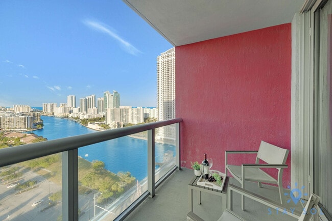 Foto del edificio - 2602 E Hallandale Beach Blvd