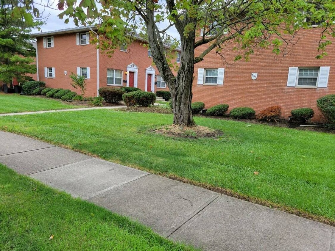 Primary Photo - 675 Hillsdowne Rd