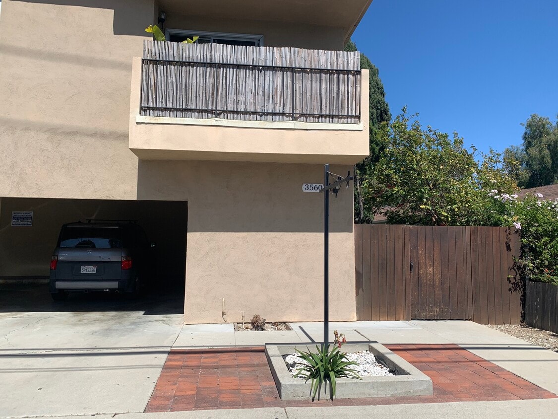 Building Photo - 3560 S Centinela Ave