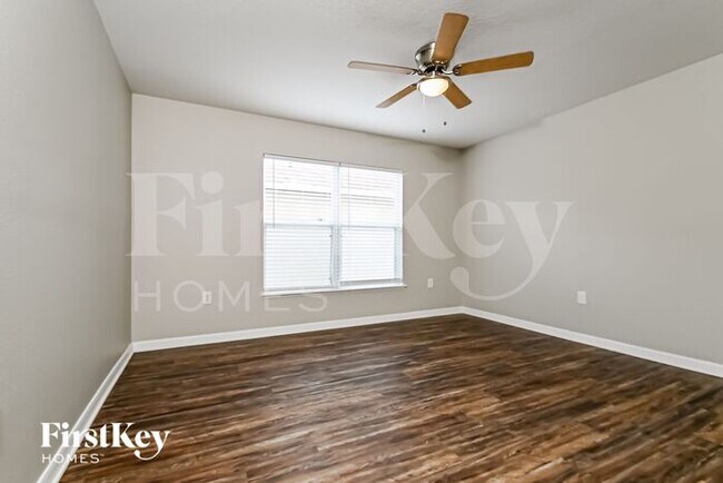 Building Photo - 10915 Banyan Wood Way