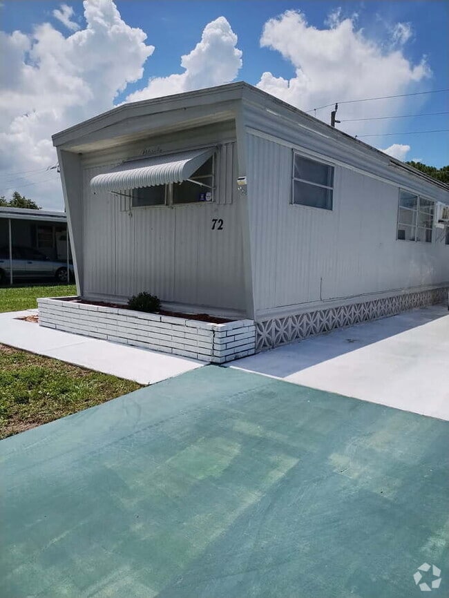 Building Photo - 570 57th Ave W