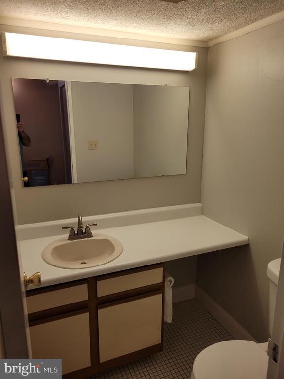 Foto del edificio - 421-421 Stony Way