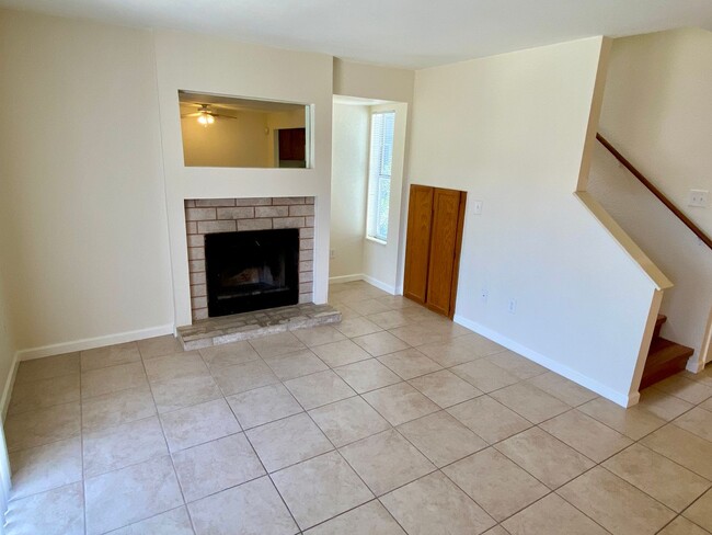 Building Photo - MOVE IN SPECIAL! 50% OFF FEBRUARY RENT! 2 ...