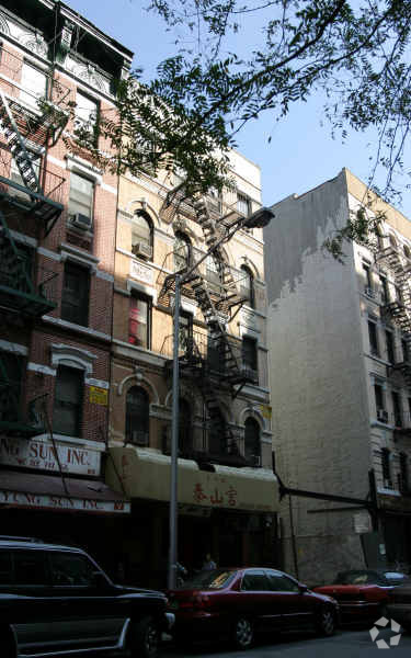 Building Photo - 9 Monroe St