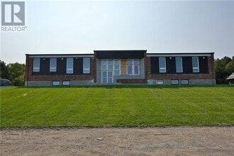 Building Photo - 5 Westview Crescent