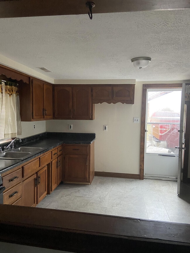 Building Photo - 108 Cleo Dr