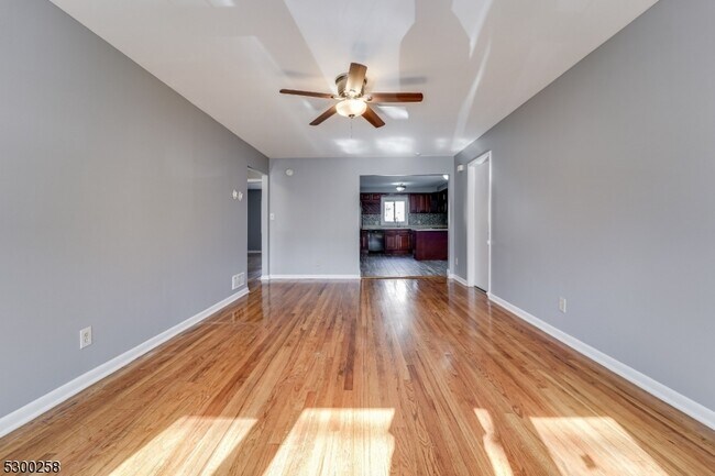 Foto del edificio - 207 Newark Ave