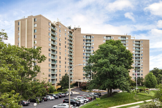 Building Photo - Marina Towers