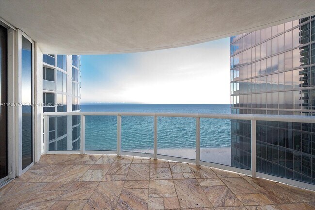 Foto del edificio - 17201 Collins Ave