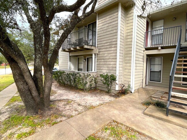 Foto del edificio - 1901 Holleman Dr W